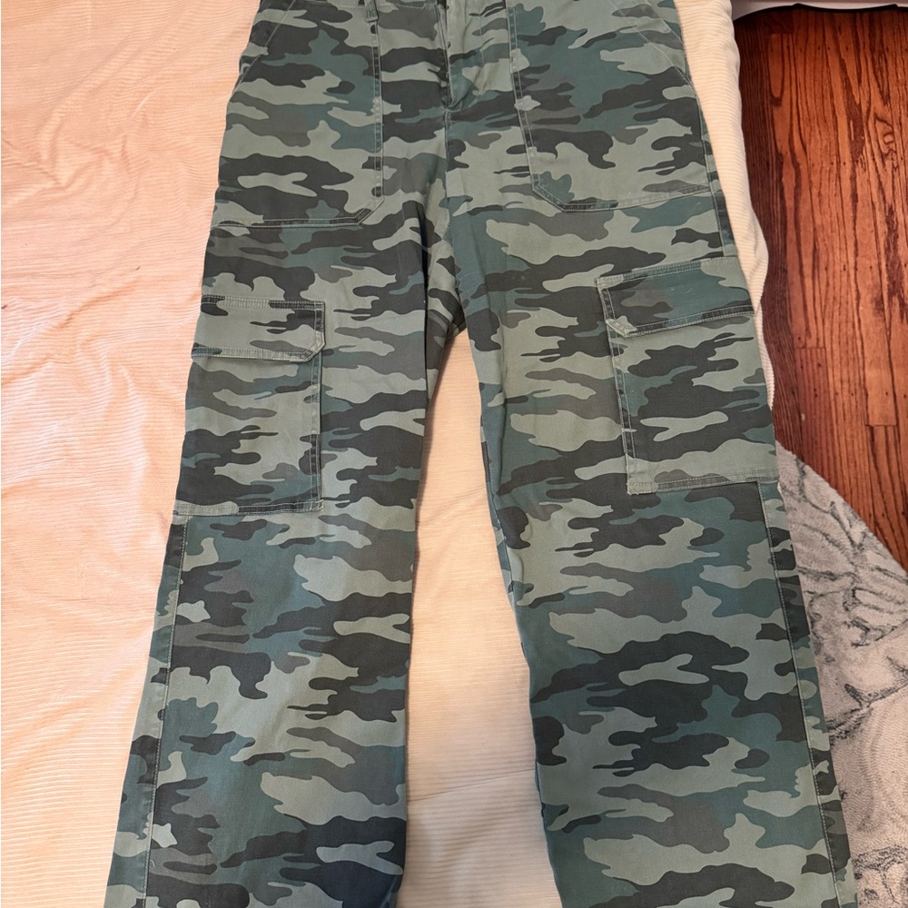 Universal Thread Camouflage Women Jeans - Green and Black